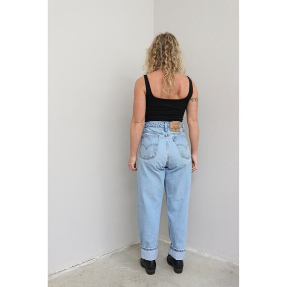 1990's Vintage Levi's 550 Light Wash Relaxed Fit Jeans Women's LG XL 35" to 36" - Picture 4 of 10